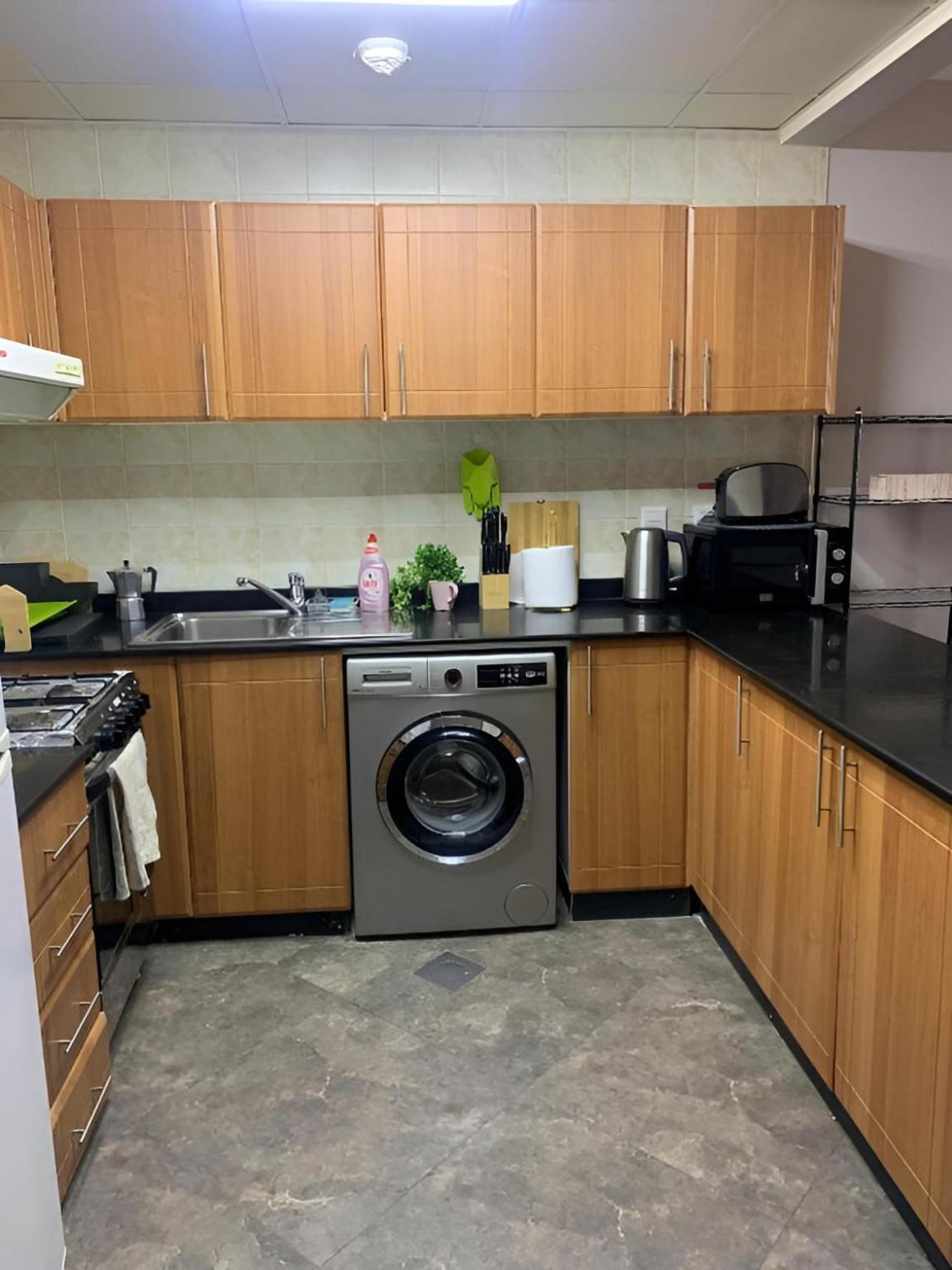 Huge Entire Apartment For Couples ,Families & Groups -Up To 5 Guests- With Free Pool, Steam & Sauna ,Jvc,Dubaj Zewnętrze zdjęcie
